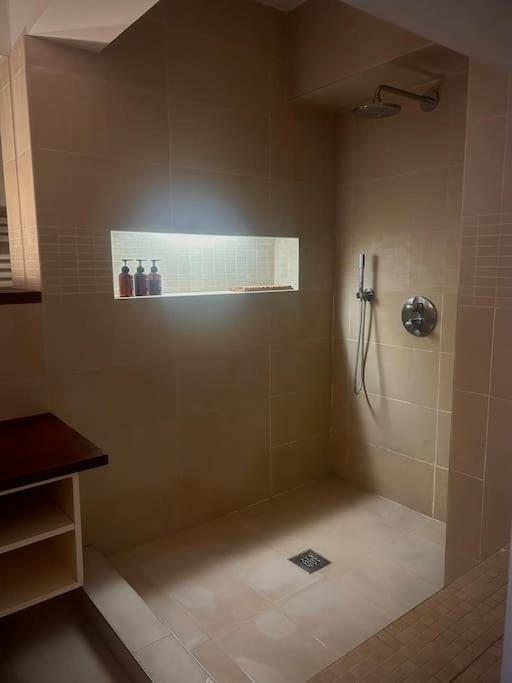 Down Town Spacious Duplex With Private Parking & Game Room Bruxelles Extérieur photo