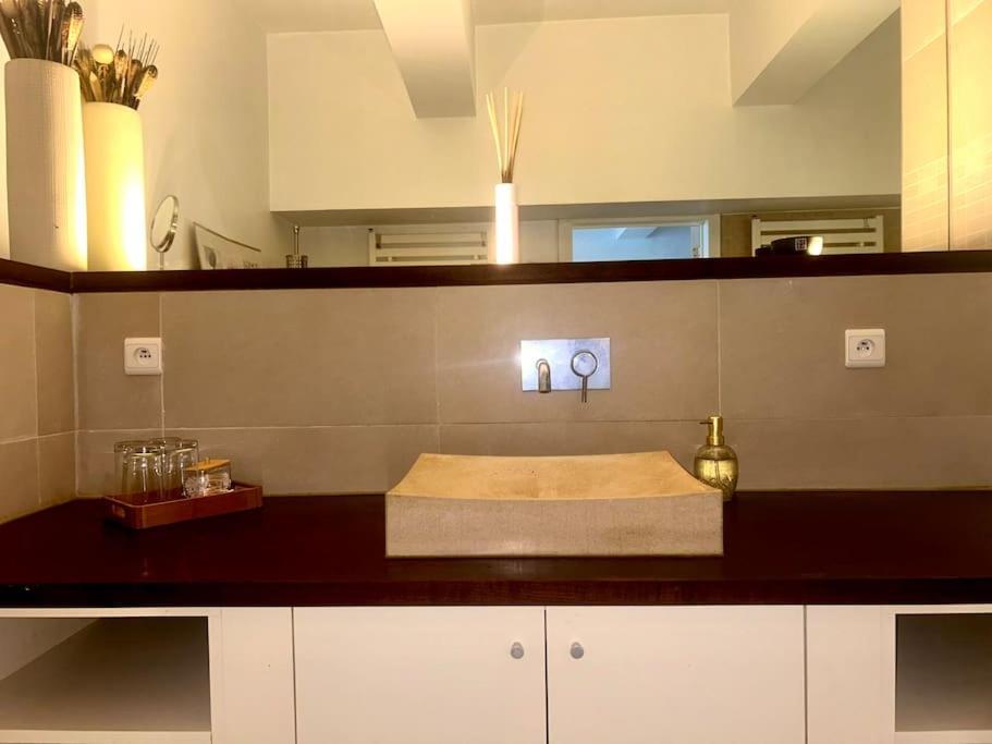 Down Town Spacious Duplex With Private Parking & Game Room Bruxelles Extérieur photo