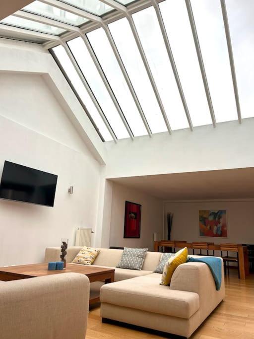 Down Town Spacious Duplex With Private Parking & Game Room Bruxelles Extérieur photo