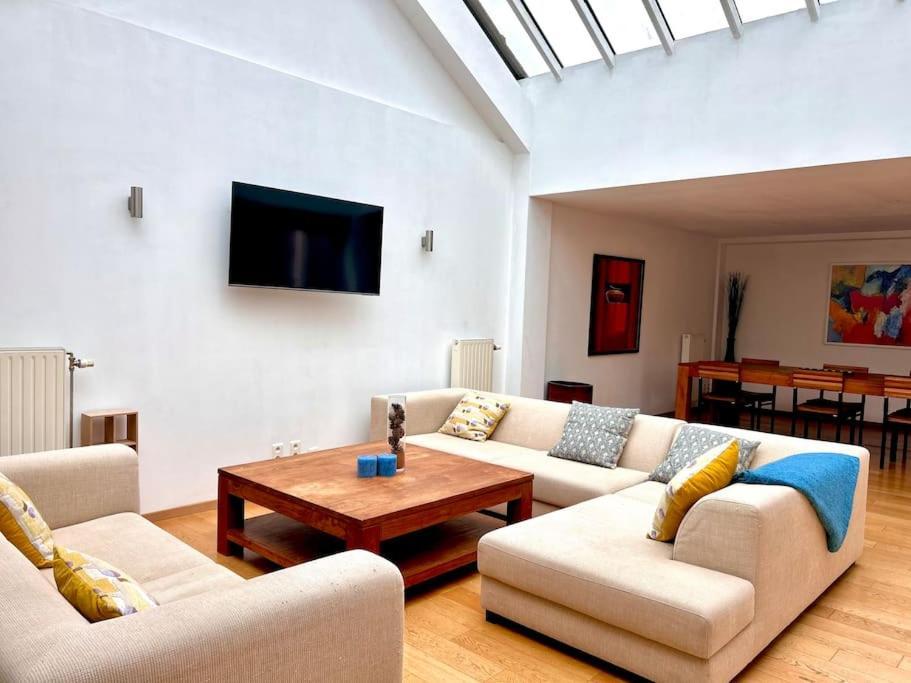 Down Town Spacious Duplex With Private Parking & Game Room Bruxelles Extérieur photo